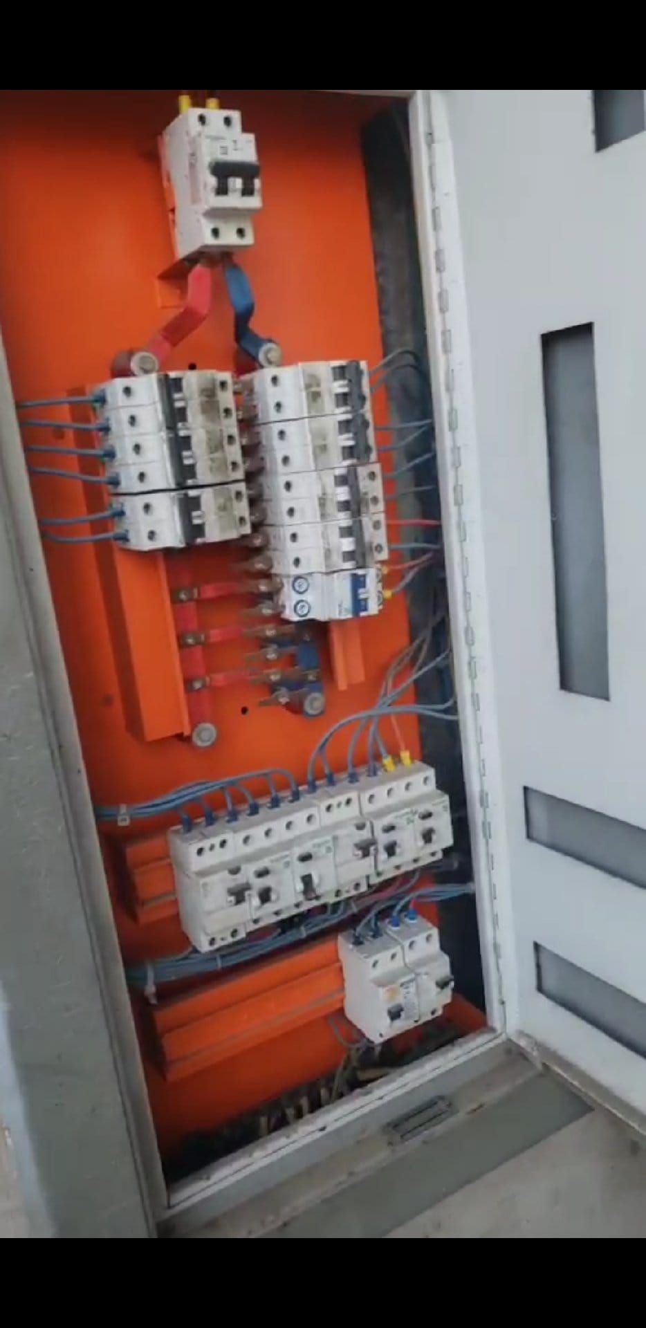 Experto en conexiones Automaticas y tradicionales.