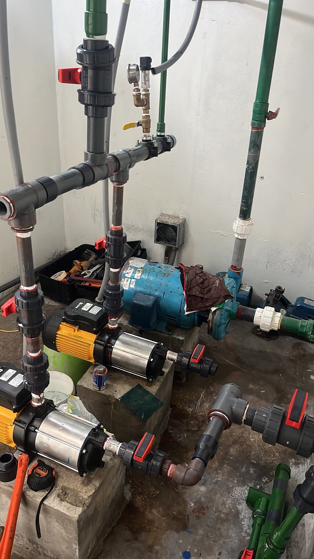 REPARACION Y MANTENIMIENTO DE UNA BOMBA DE AGUA.