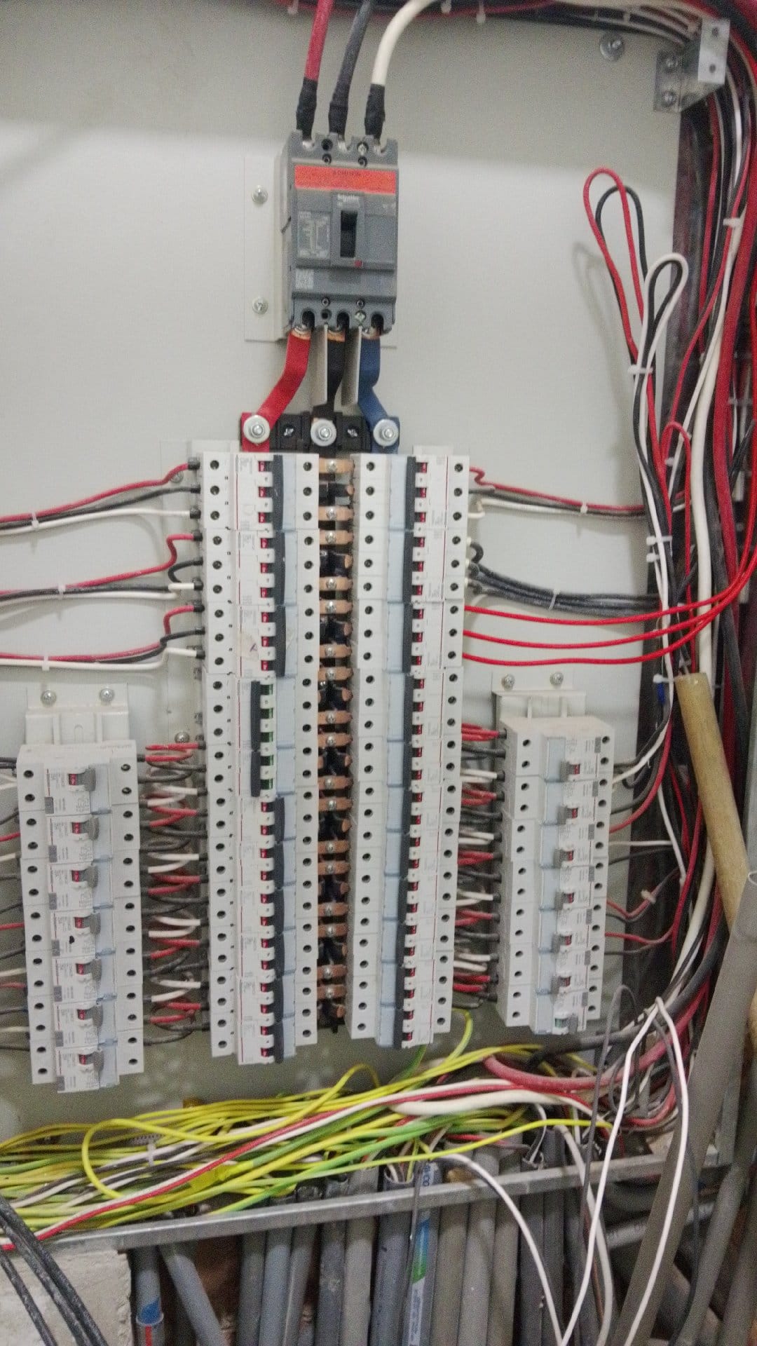 Electricista, trabajo completo