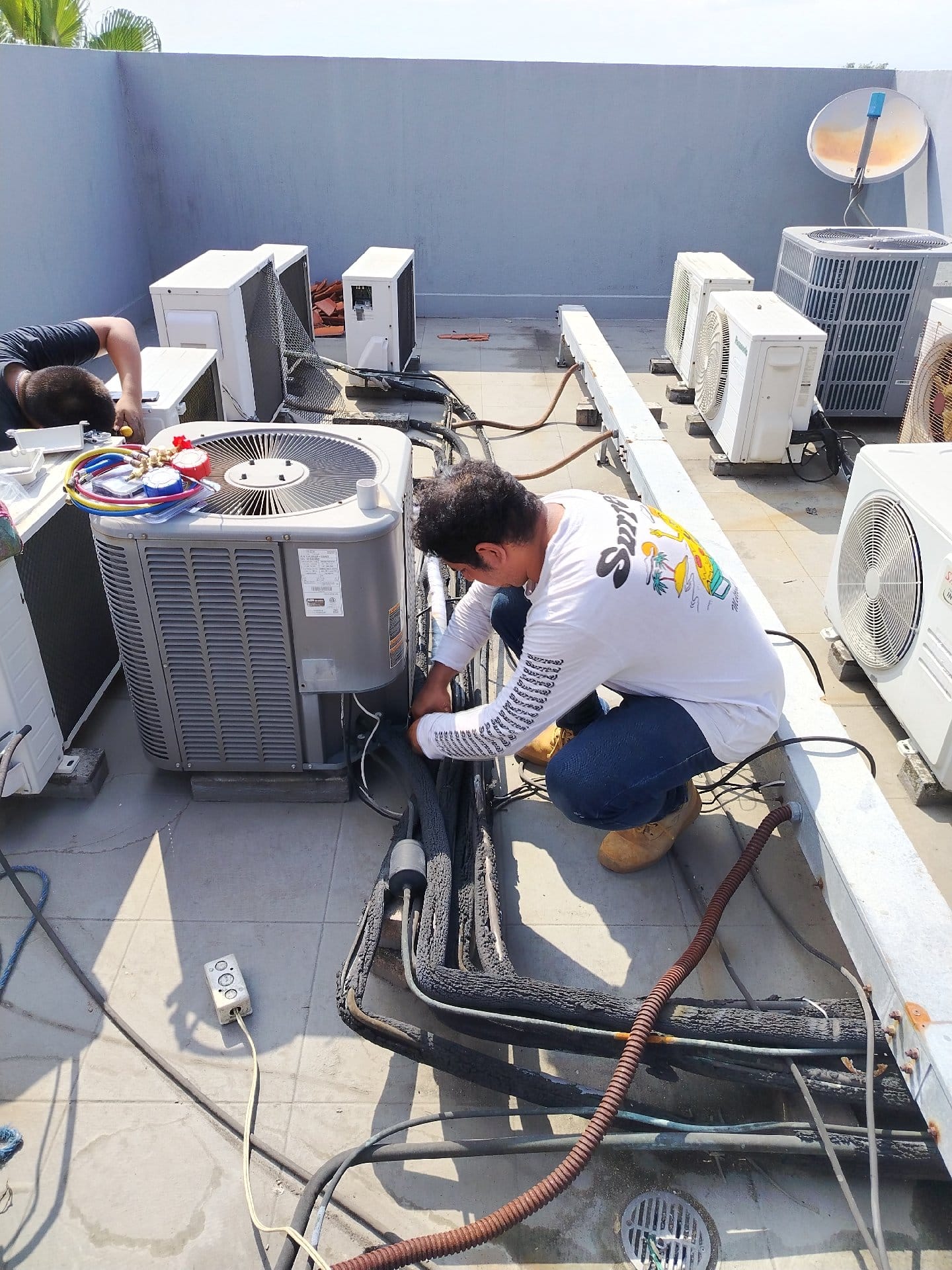 Trabajo en climatizacion, línea blanca, TV y electricidad