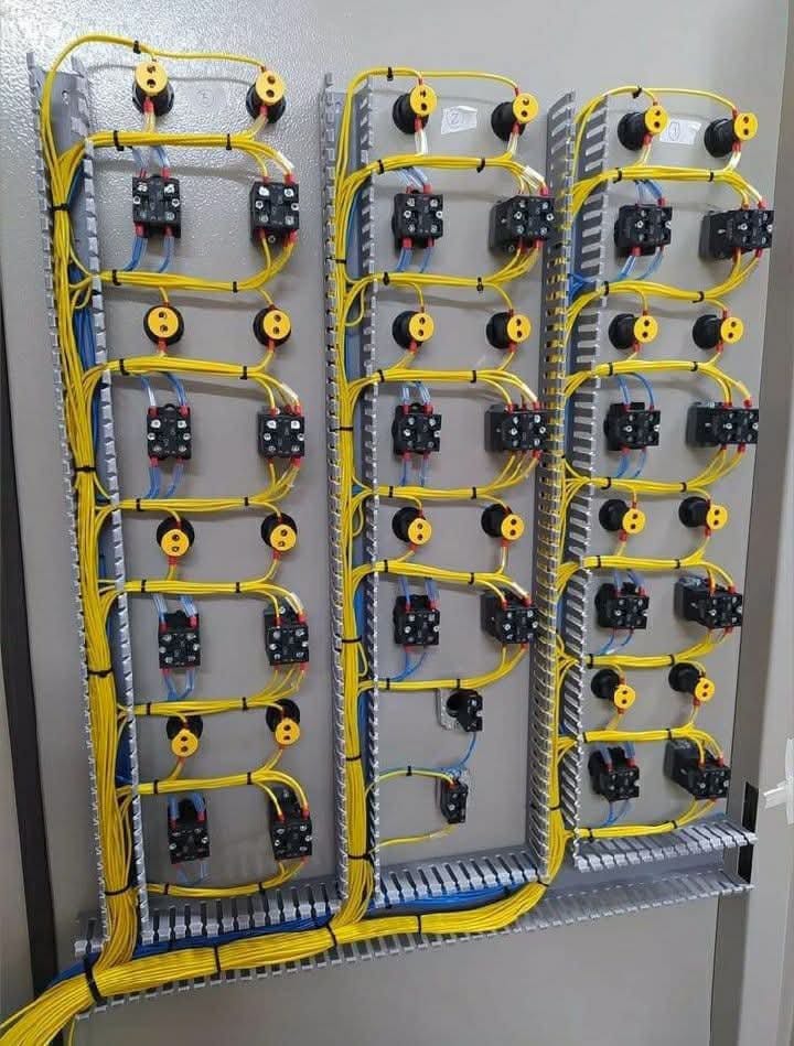 Técnico Electricista industrial y residencial 3