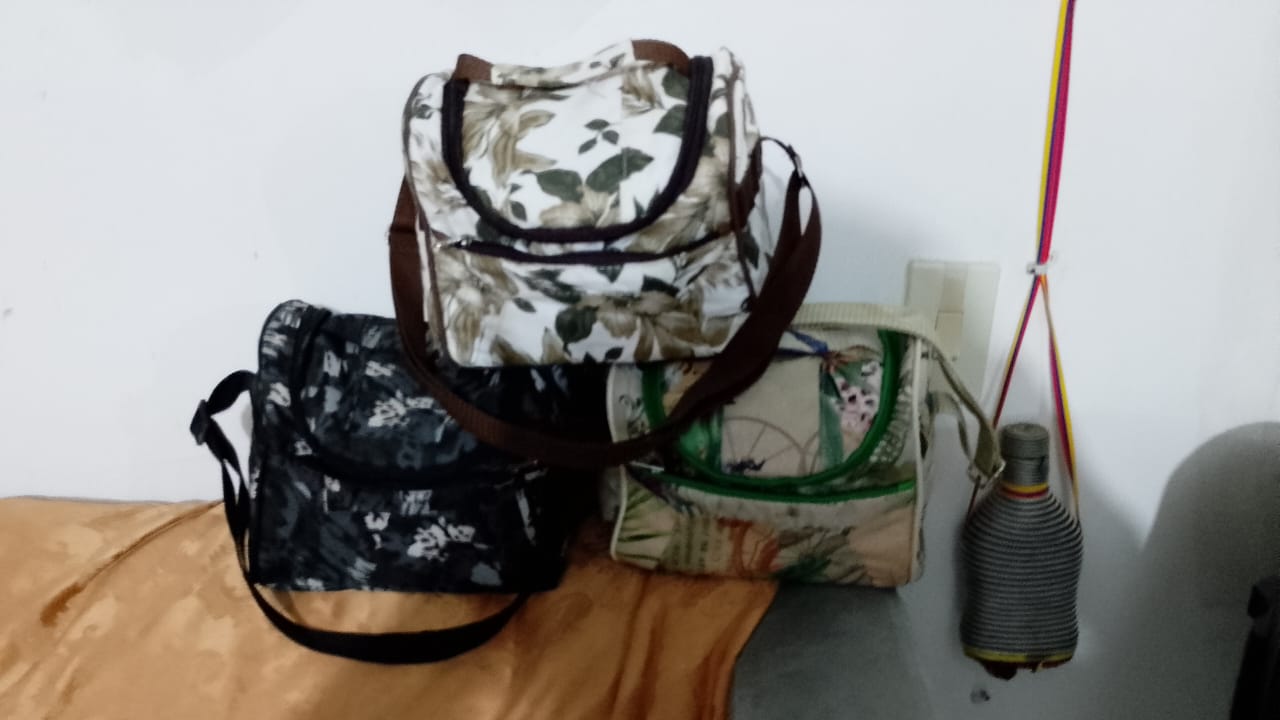 Tengo taller con maquinas,planas y de codo izquierdo para fabricar artículos de marroquíneería, 4