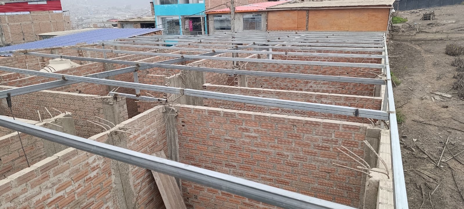 realizó techos en estructura de metsl