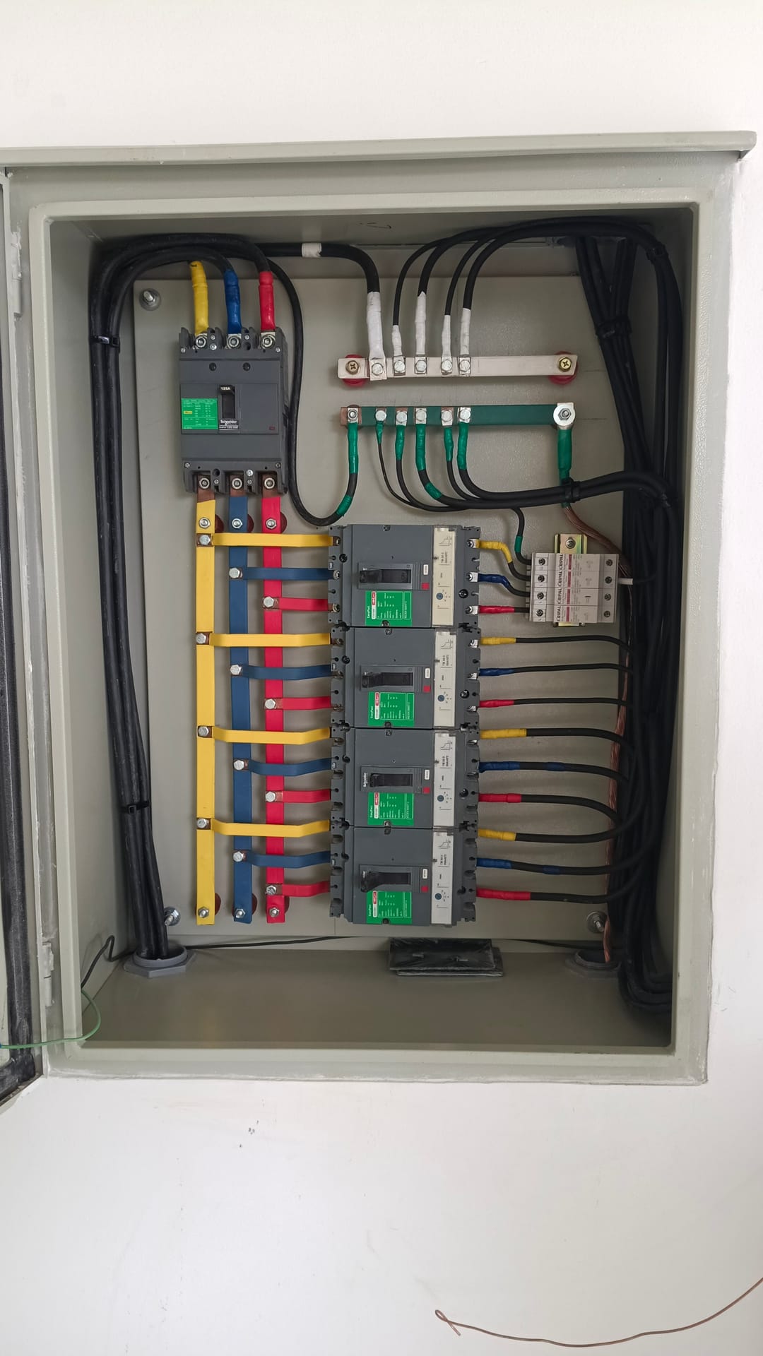 Instalación de redes eléctricas y de comunicaciones
