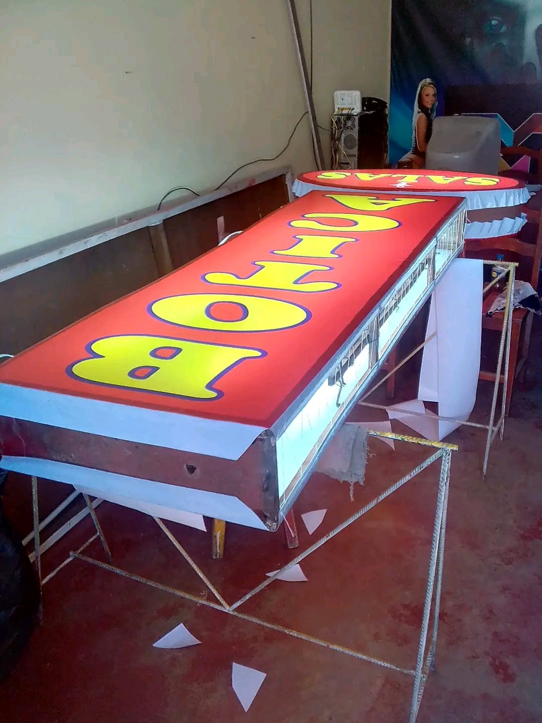 Fabricación de LETREROS LUMINOSOS 2