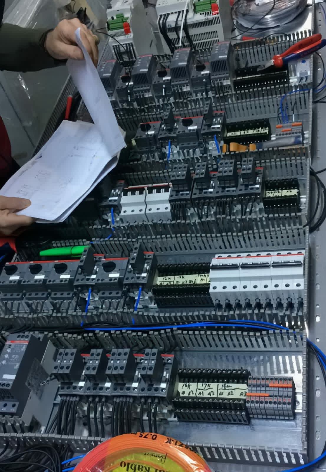 Técnico Electricista industrial y residencial 1