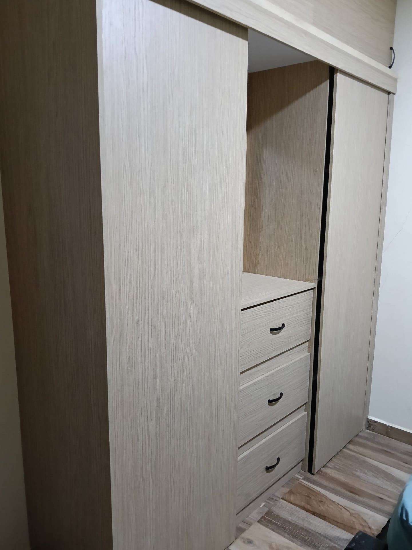 decoración en madera, espejos,pvc